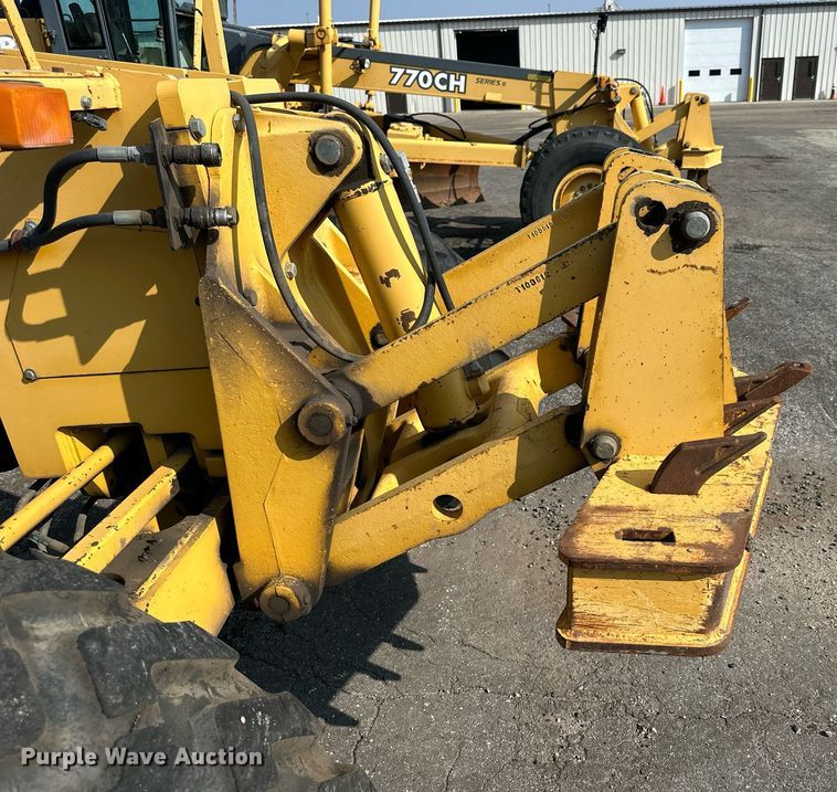 image for item DJ6187 2002 John Deere 770CH  motor grader