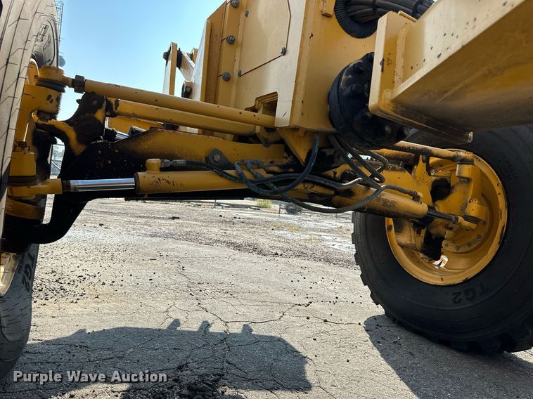 image for item DJ6187 2002 John Deere 770CH  motor grader