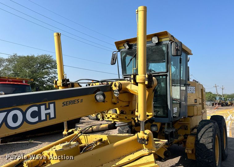 image for item DJ6187 2002 John Deere 770CH  motor grader