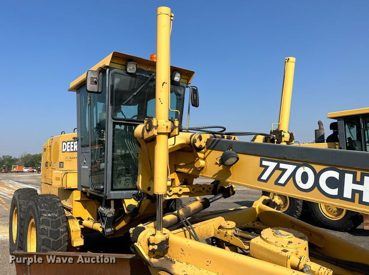 image for item DJ6187 2002 John Deere 770CH  motor grader