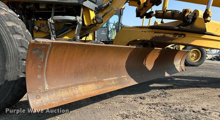 image for item DJ6187 2002 John Deere 770CH  motor grader