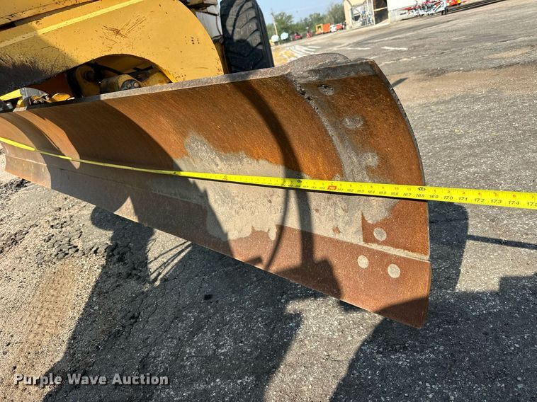 image for item DJ6187 2002 John Deere 770CH  motor grader