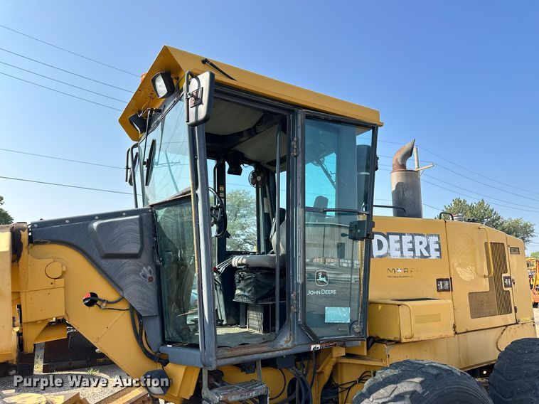 image for item DJ6187 2002 John Deere 770CH  motor grader