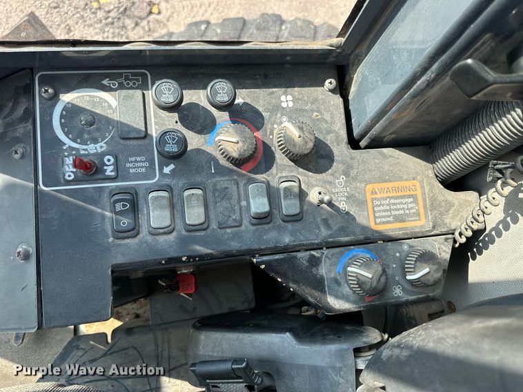 image for item DJ6187 2002 John Deere 770CH  motor grader