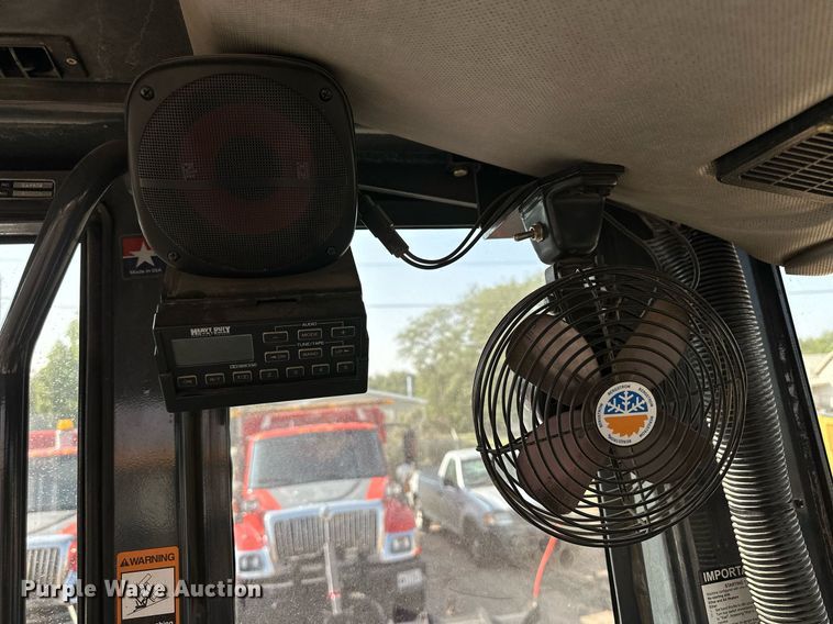 image for item DJ6187 2002 John Deere 770CH  motor grader