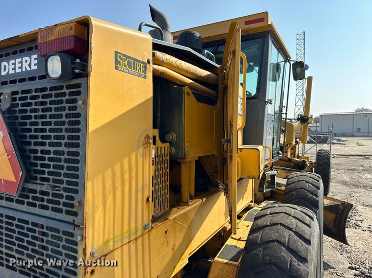 image for item DJ6187 2002 John Deere 770CH  motor grader