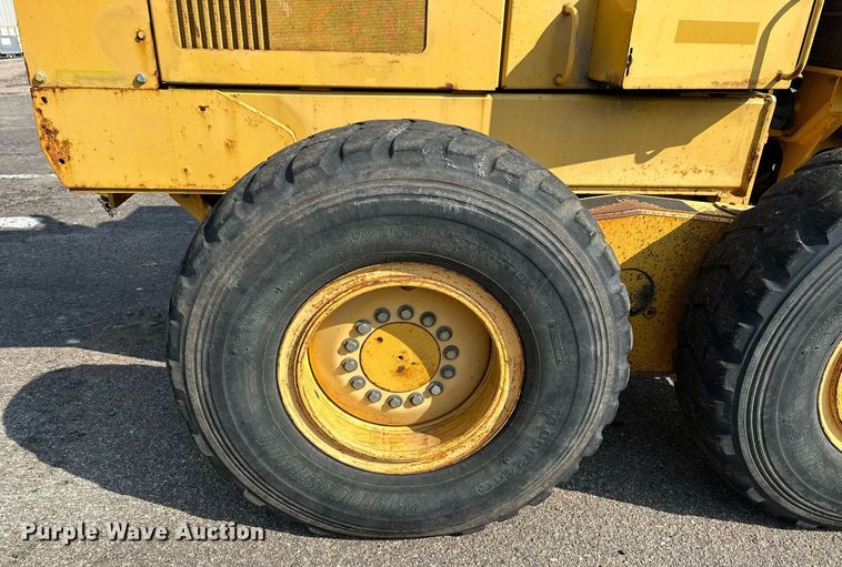 image for item DJ6187 2002 John Deere 770CH  motor grader