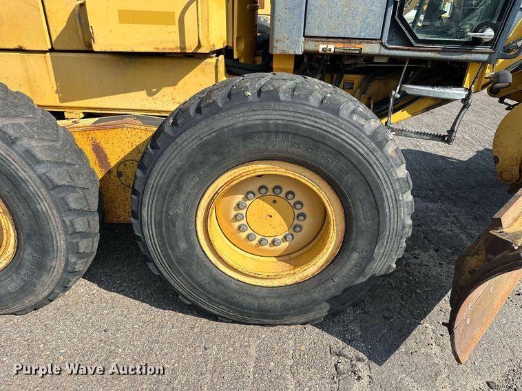 image for item DJ6187 2002 John Deere 770CH  motor grader