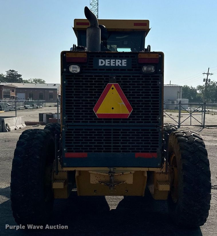 image for item DJ6188 2002 John Deere 770CH  motor grader