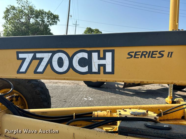 image for item DJ6188 2002 John Deere 770CH  motor grader