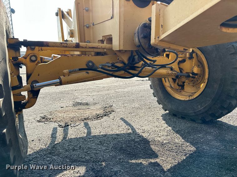 image for item DJ6188 2002 John Deere 770CH  motor grader