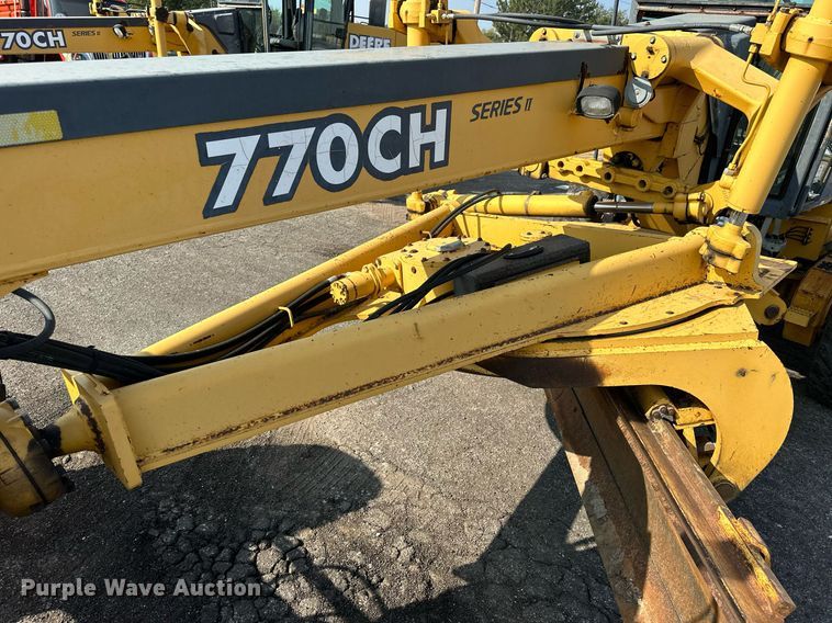 image for item DJ6188 2002 John Deere 770CH  motor grader