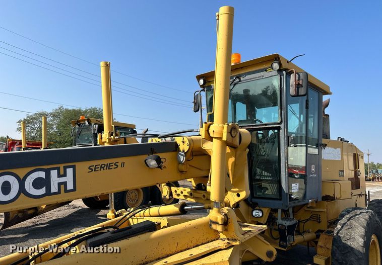 image for item DJ6188 2002 John Deere 770CH  motor grader