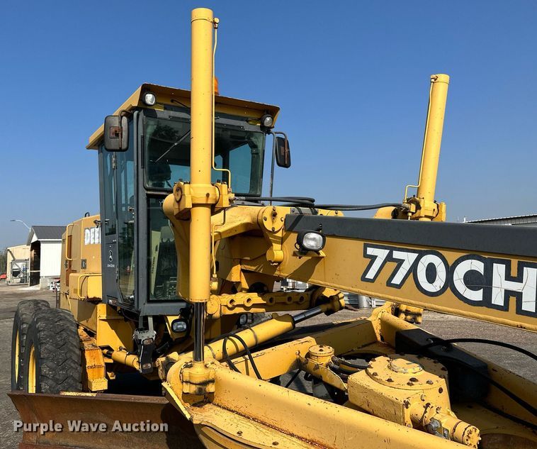 image for item DJ6188 2002 John Deere 770CH  motor grader