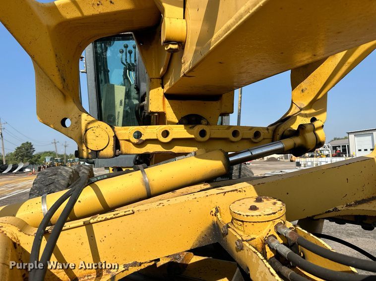 image for item DJ6188 2002 John Deere 770CH  motor grader