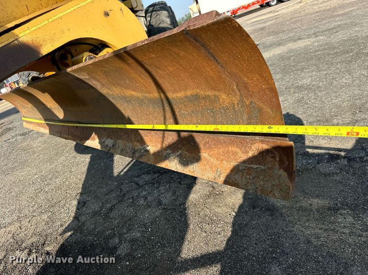 image for item DJ6188 2002 John Deere 770CH  motor grader