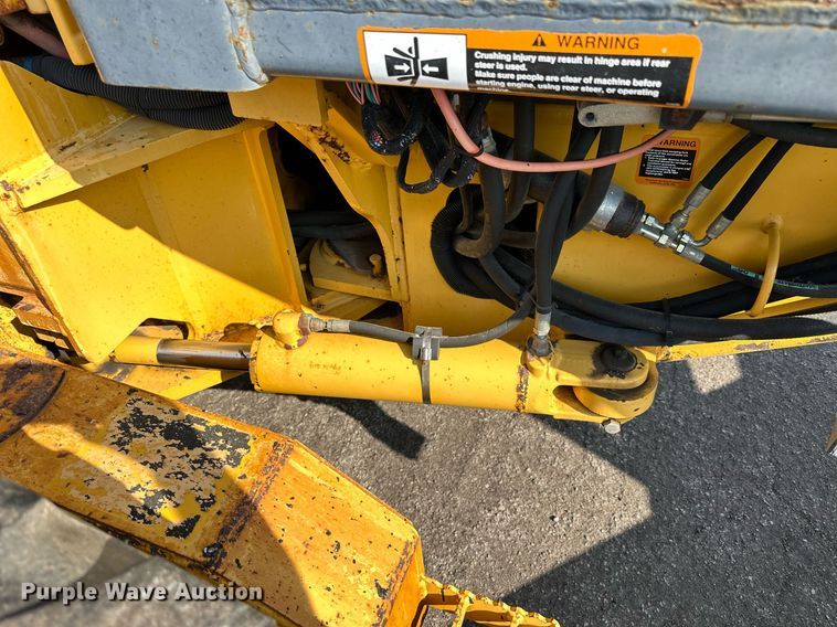 image for item DJ6188 2002 John Deere 770CH  motor grader