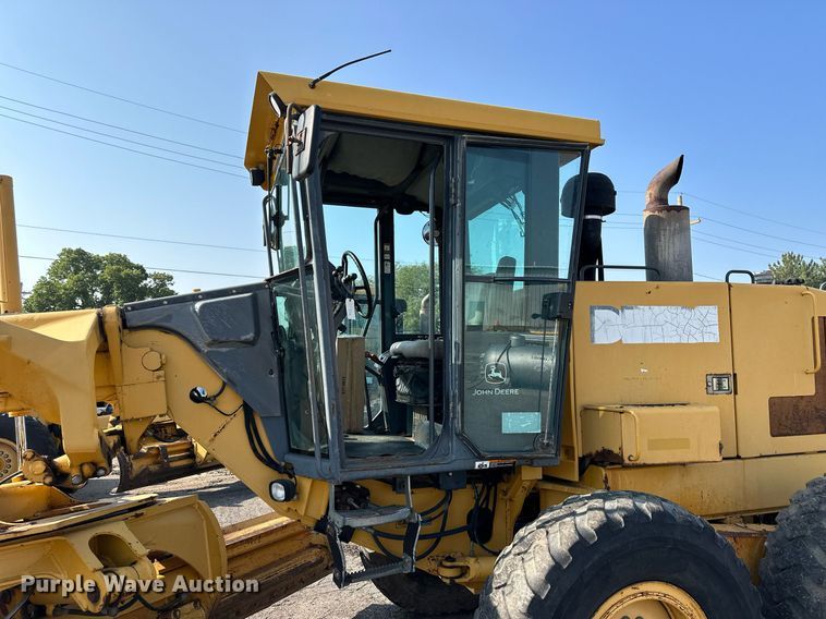 image for item DJ6188 2002 John Deere 770CH  motor grader