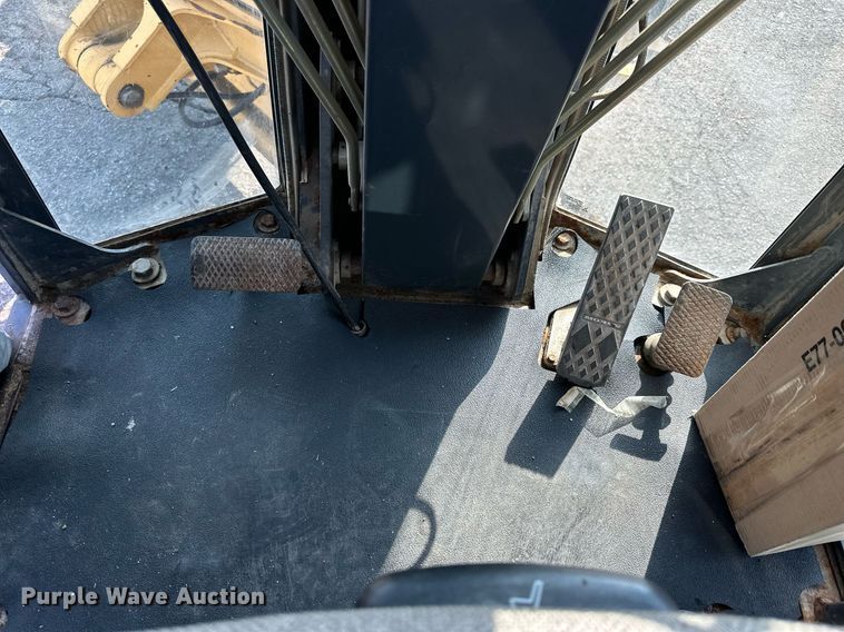 image for item DJ6188 2002 John Deere 770CH  motor grader