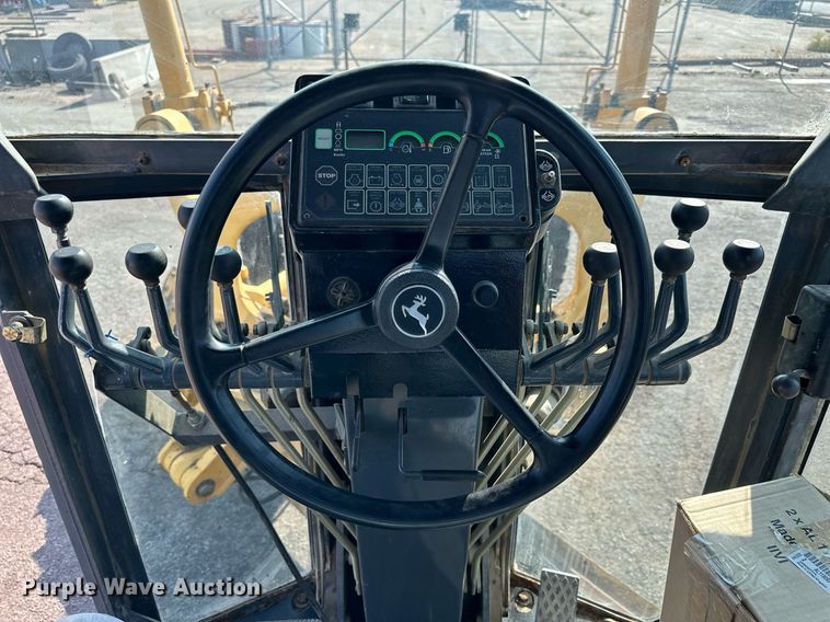 image for item DJ6188 2002 John Deere 770CH  motor grader