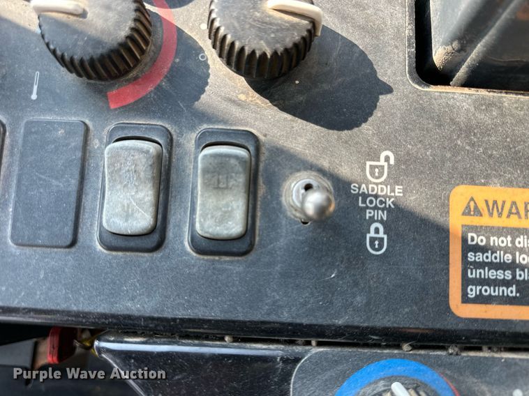 image for item DJ6188 2002 John Deere 770CH  motor grader