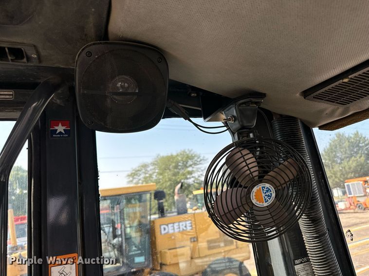 image for item DJ6188 2002 John Deere 770CH  motor grader