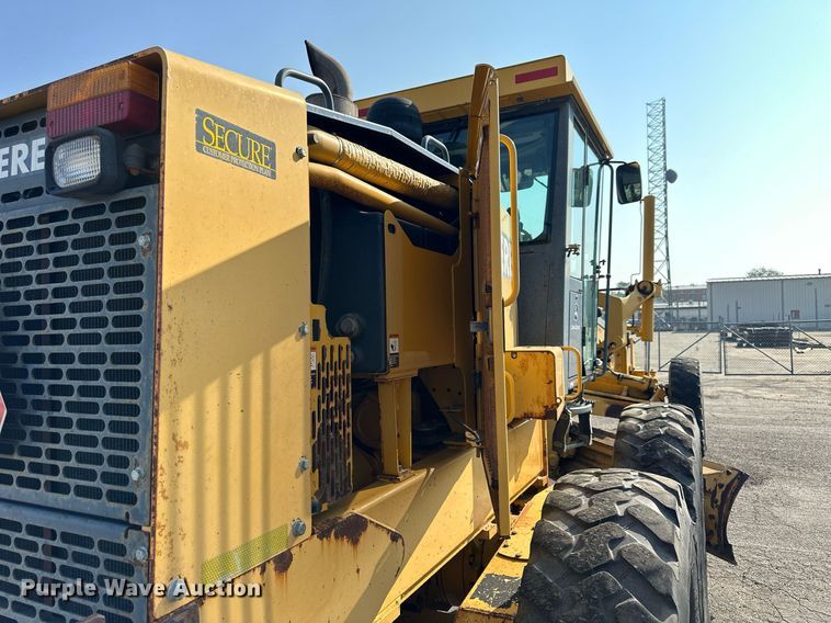 image for item DJ6188 2002 John Deere 770CH  motor grader