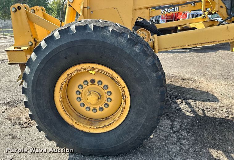 image for item DJ6188 2002 John Deere 770CH  motor grader