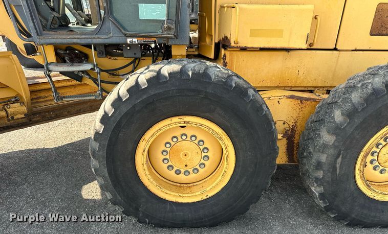 image for item DJ6188 2002 John Deere 770CH  motor grader