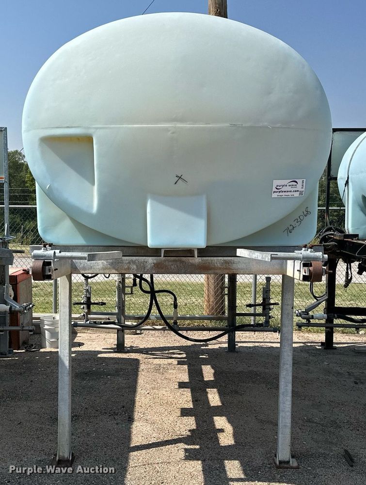 image for item DJ6189 1998 Force America  anti-ice poly tank