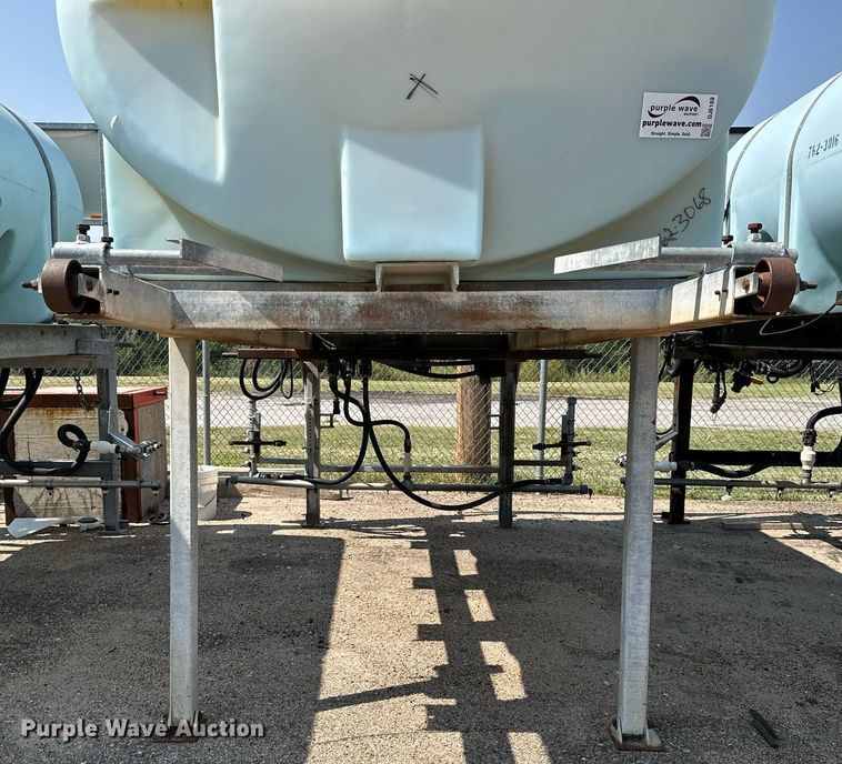 image for item DJ6189 1998 Force America  anti-ice poly tank