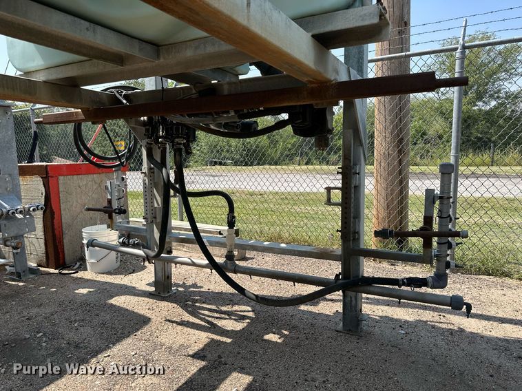 image for item DJ6189 1998 Force America  anti-ice poly tank