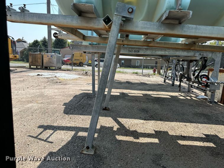 image for item DJ6189 1998 Force America  anti-ice poly tank