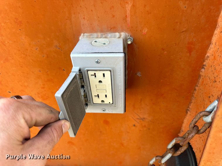 image for item DJ6195 1979 Gades 25412  enclosed cargo trailer