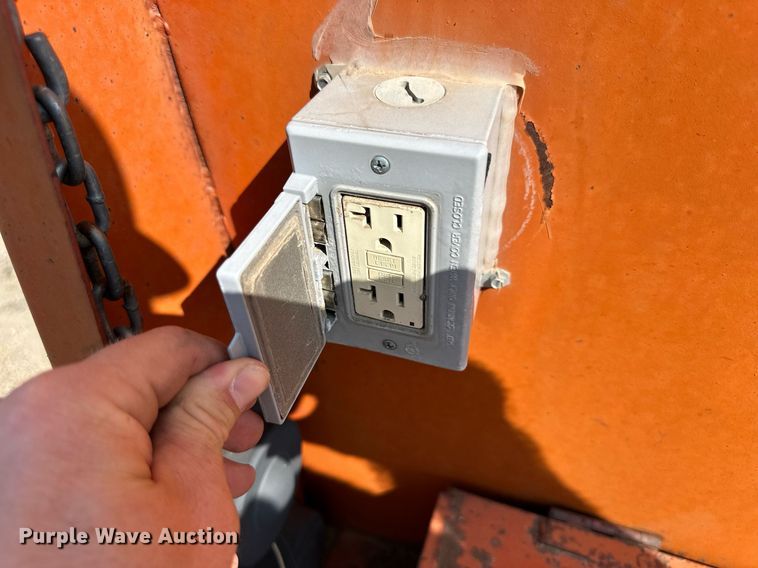 image for item DJ6195 1979 Gades 25412  enclosed cargo trailer