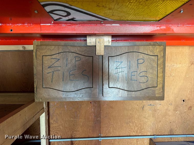 image for item DJ6195 1979 Gades 25412  enclosed cargo trailer