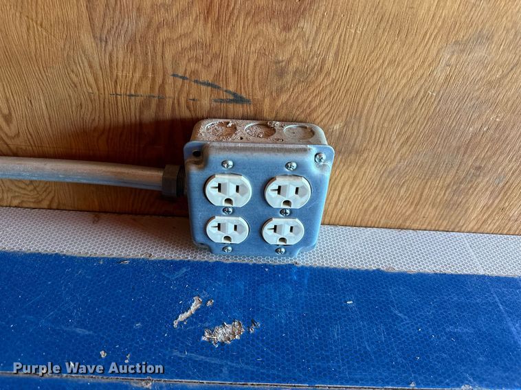 image for item DJ6195 1979 Gades 25412  enclosed cargo trailer