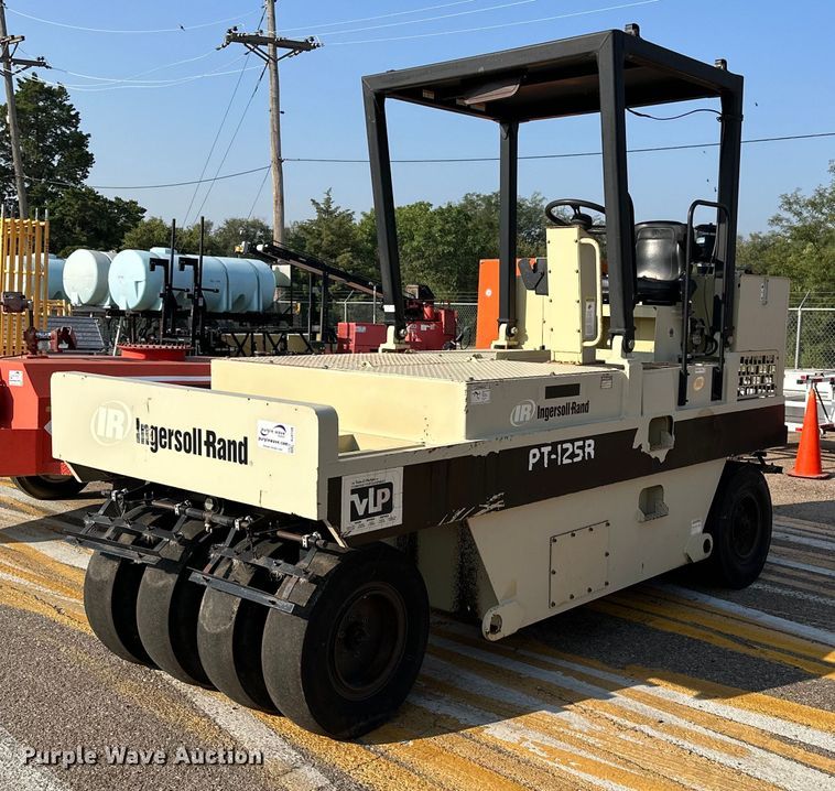 image for item DJ6198 2005 Ingersoll Rand PT-125R  pneumatic roller