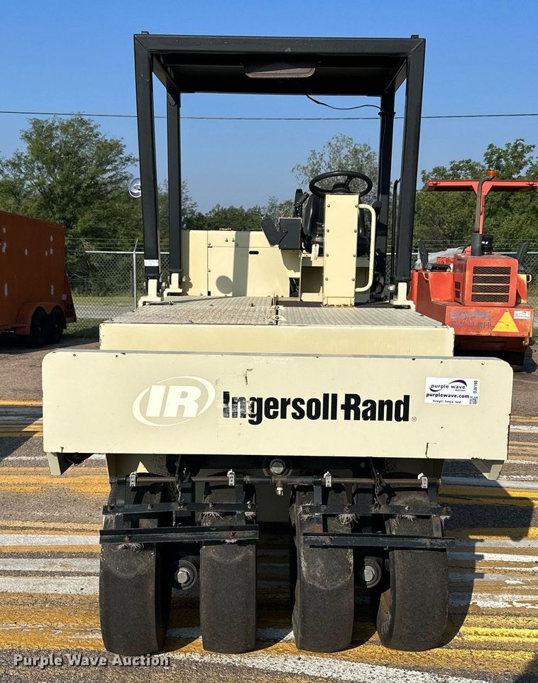 image for item DJ6198 2005 Ingersoll Rand PT-125R  pneumatic roller