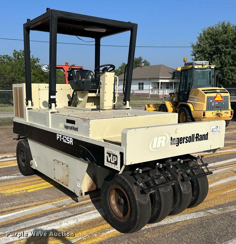 image for item DJ6198 2005 Ingersoll Rand PT-125R  pneumatic roller