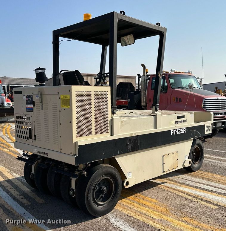 image for item DJ6198 2005 Ingersoll Rand PT-125R  pneumatic roller