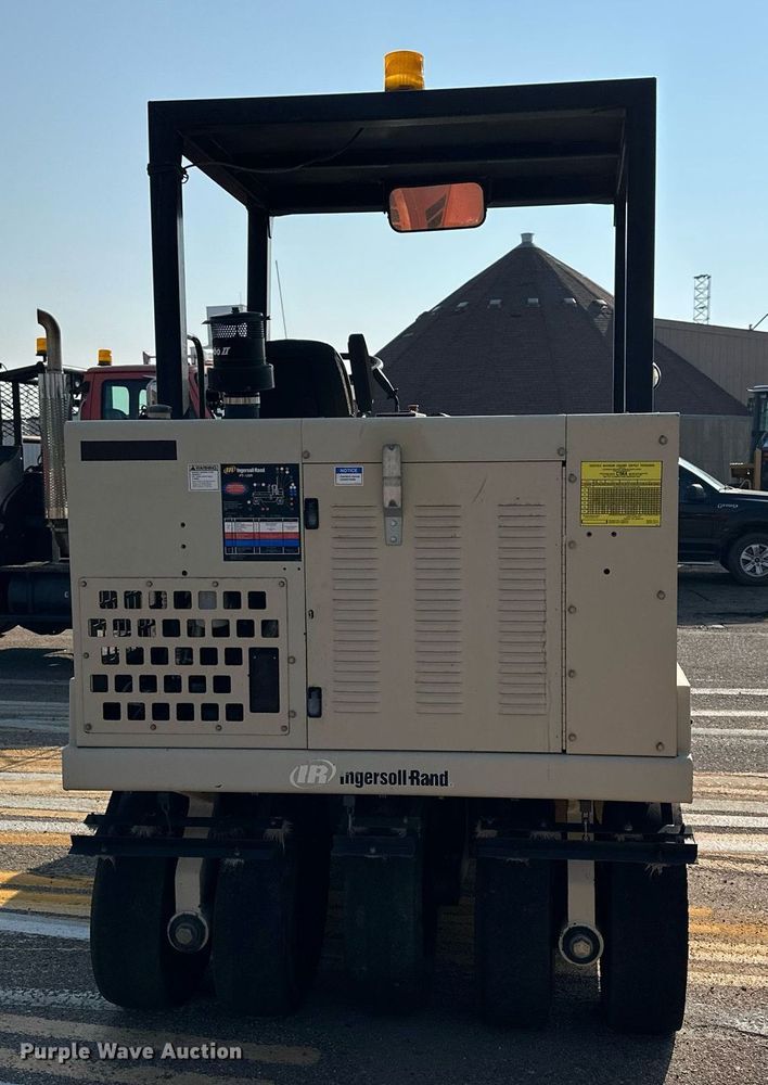 image for item DJ6198 2005 Ingersoll Rand PT-125R  pneumatic roller