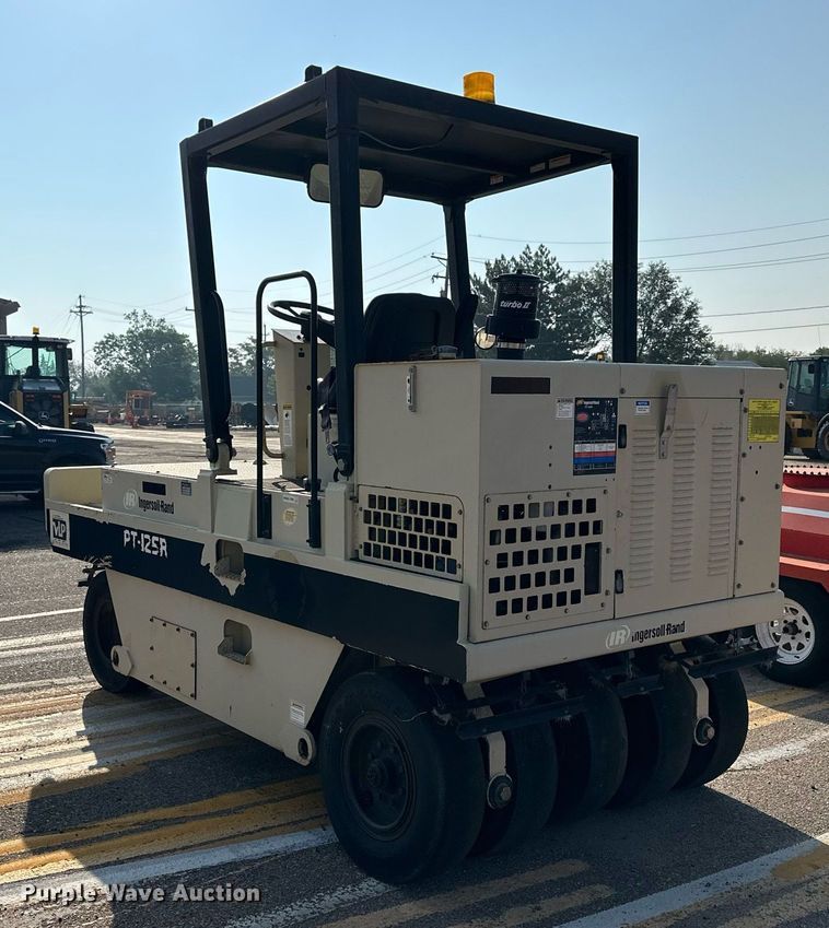 image for item DJ6198 2005 Ingersoll Rand PT-125R  pneumatic roller