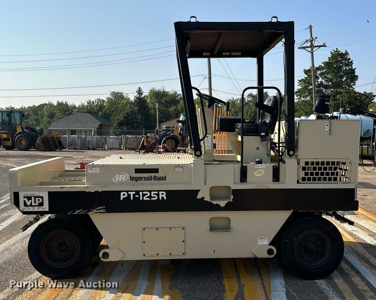 image for item DJ6198 2005 Ingersoll Rand PT-125R  pneumatic roller