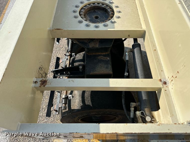 image for item DJ6198 2005 Ingersoll Rand PT-125R  pneumatic roller