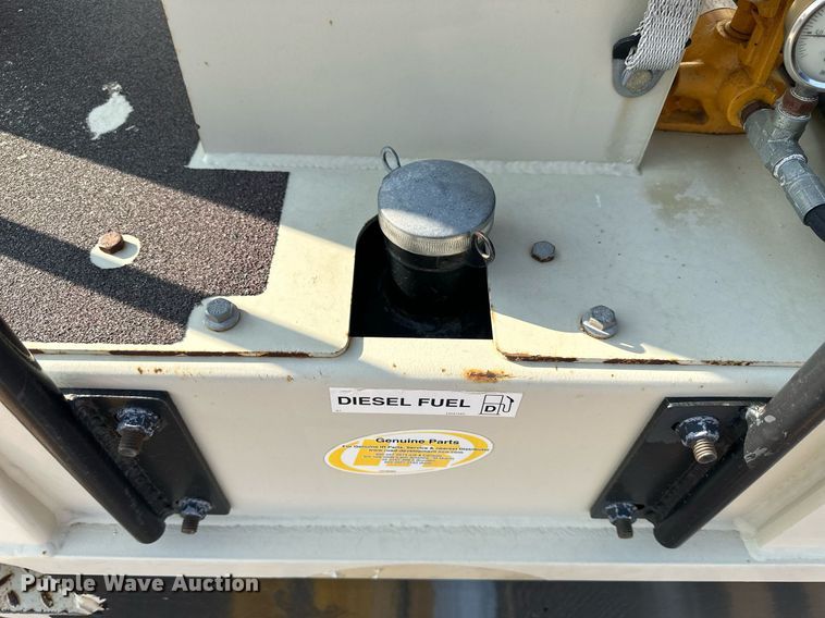 image for item DJ6198 2005 Ingersoll Rand PT-125R  pneumatic roller