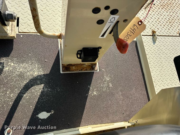 image for item DJ6198 2005 Ingersoll Rand PT-125R  pneumatic roller