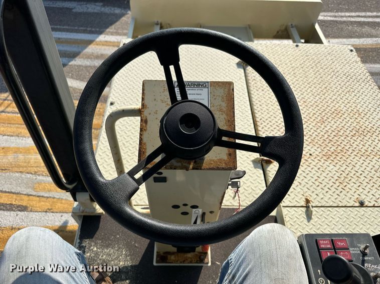 image for item DJ6198 2005 Ingersoll Rand PT-125R  pneumatic roller