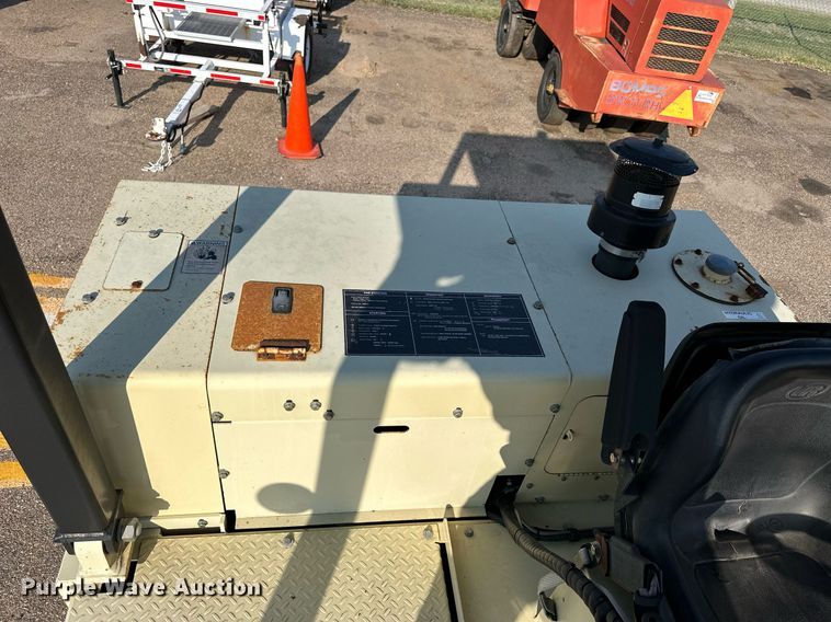 image for item DJ6198 2005 Ingersoll Rand PT-125R  pneumatic roller