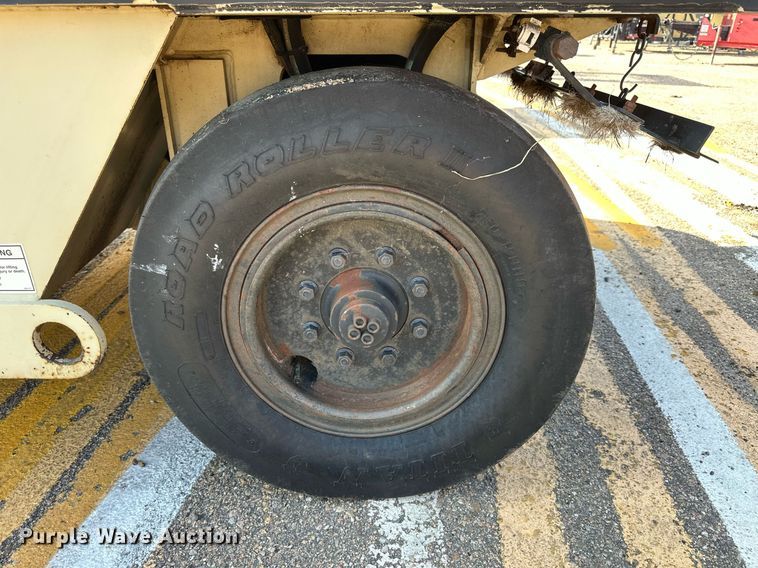 image for item DJ6198 2005 Ingersoll Rand PT-125R  pneumatic roller